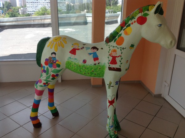 marketing studio freshlook разрисовала скульптуру жеребенка в рамках ii благотворительного baby horse-parade 2012 marketing studio freshlook разрисовала скульптуру жеребенка в рамках ii благотворительного baby horse-parade 2012
