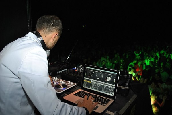 Dj White