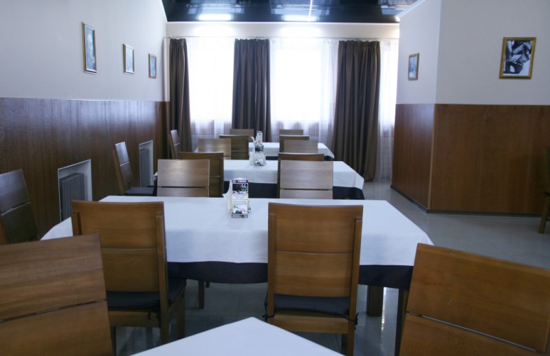RESTAURANT ��N-2�