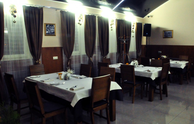 ��N-2� HOTEL RESTAURANT